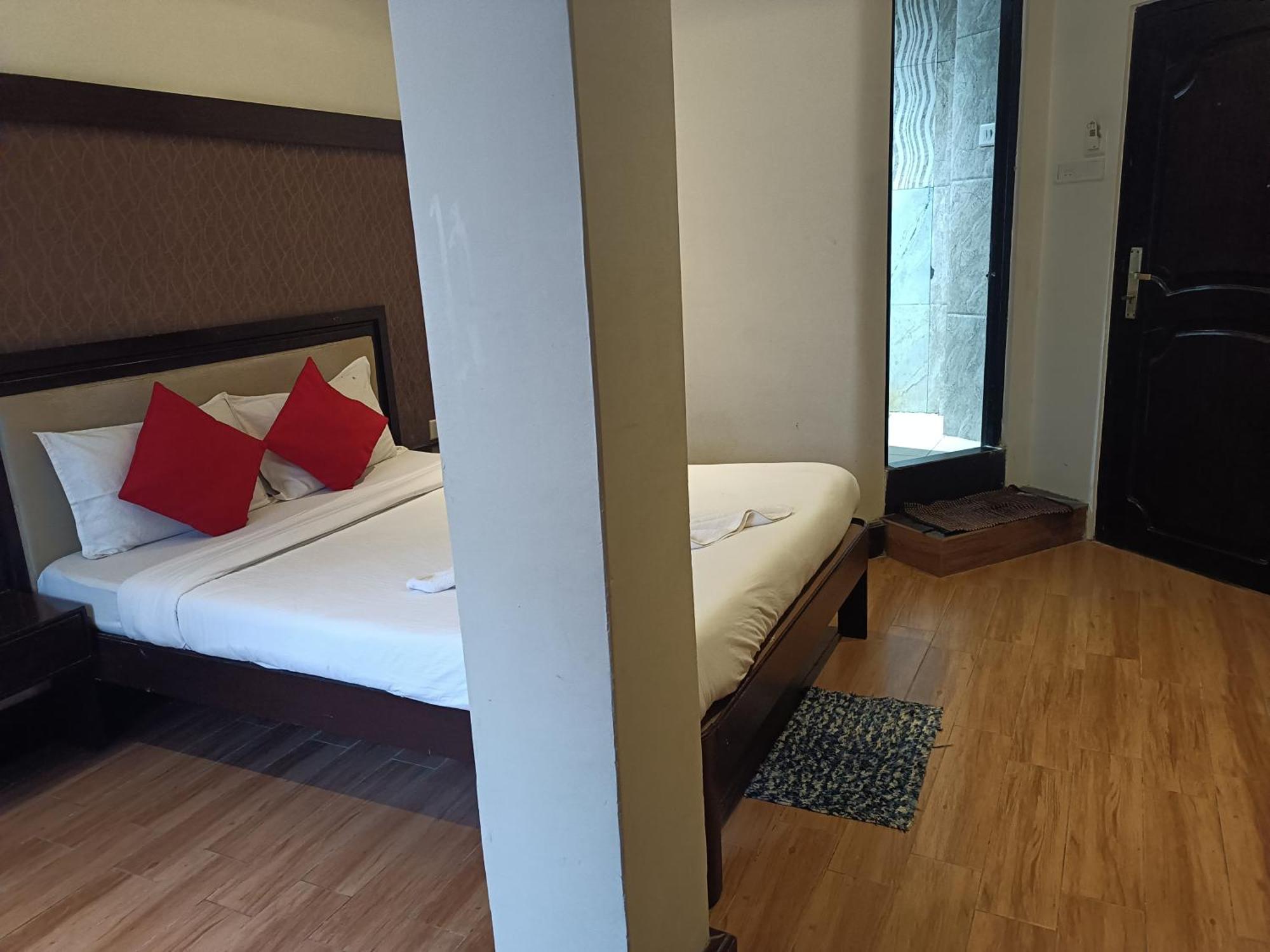 Hotel Serene Σιλόνγκ Εξωτερικό φωτογραφία
