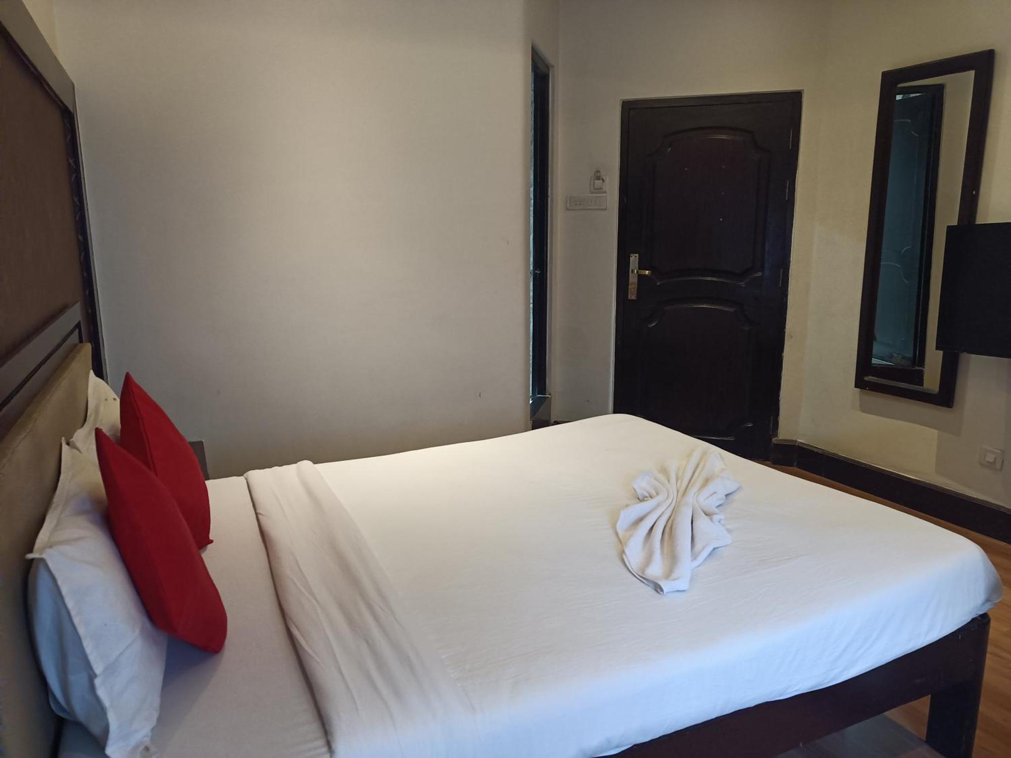 Hotel Serene Σιλόνγκ Εξωτερικό φωτογραφία
