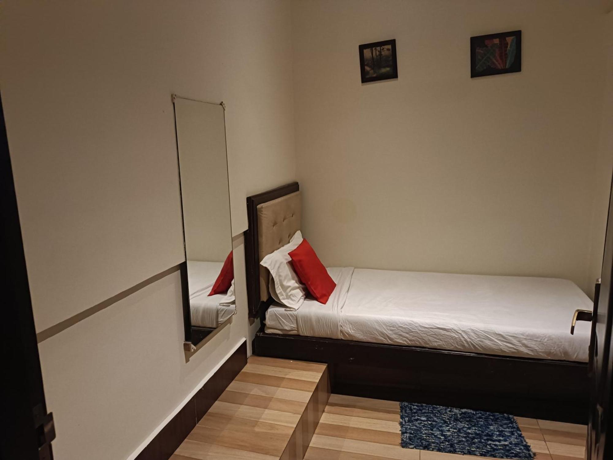 Hotel Serene Σιλόνγκ Εξωτερικό φωτογραφία