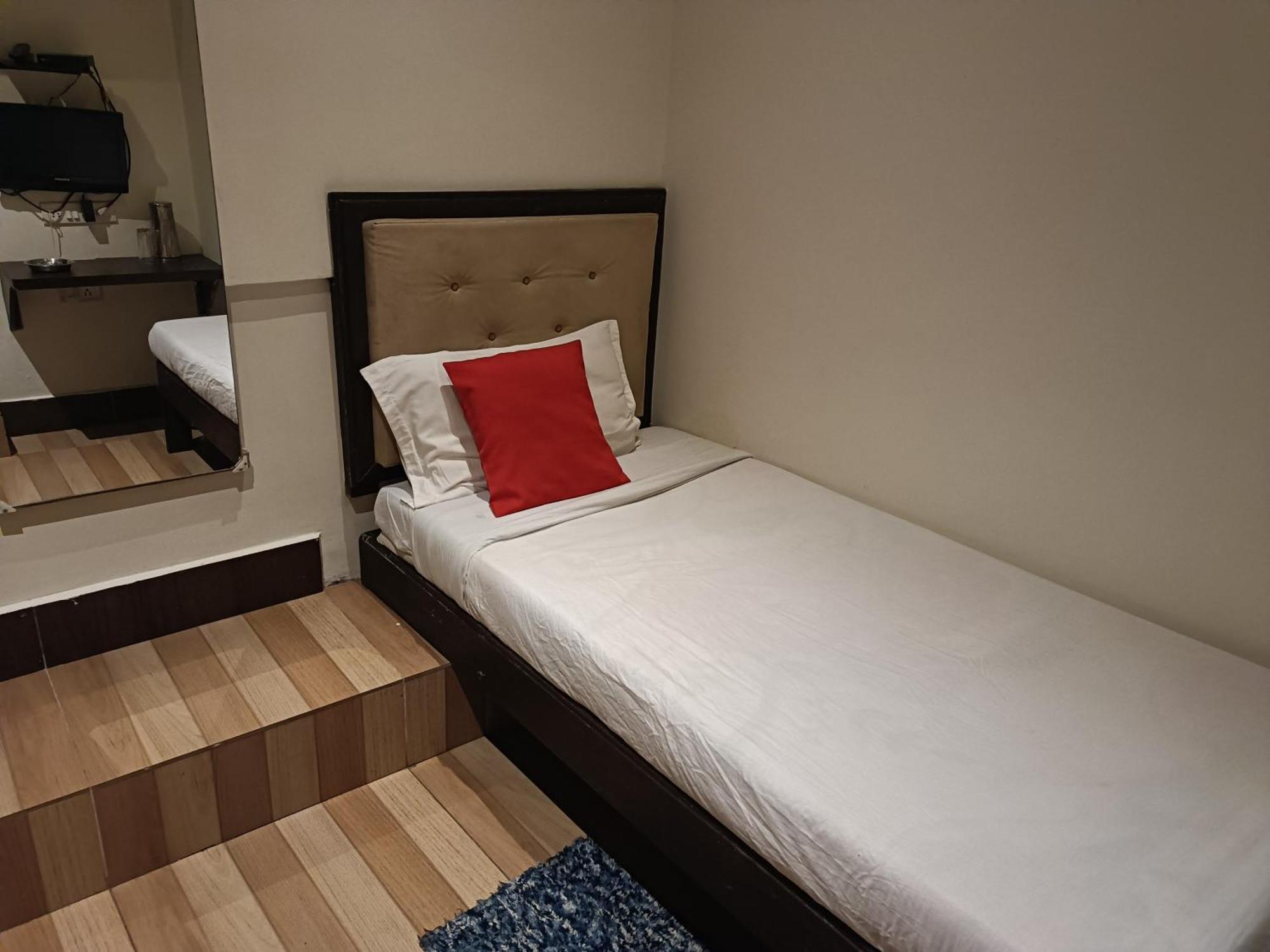 Hotel Serene Σιλόνγκ Εξωτερικό φωτογραφία