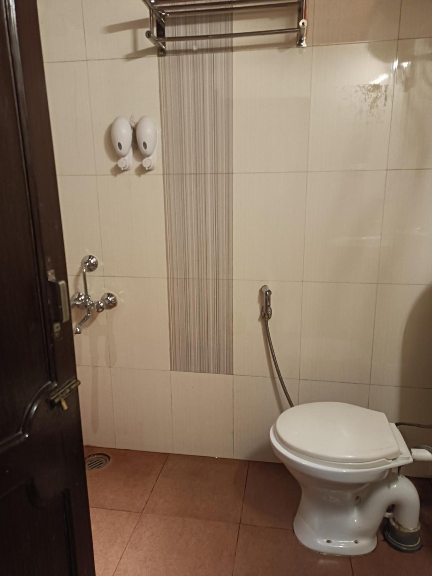 Hotel Serene Σιλόνγκ Εξωτερικό φωτογραφία